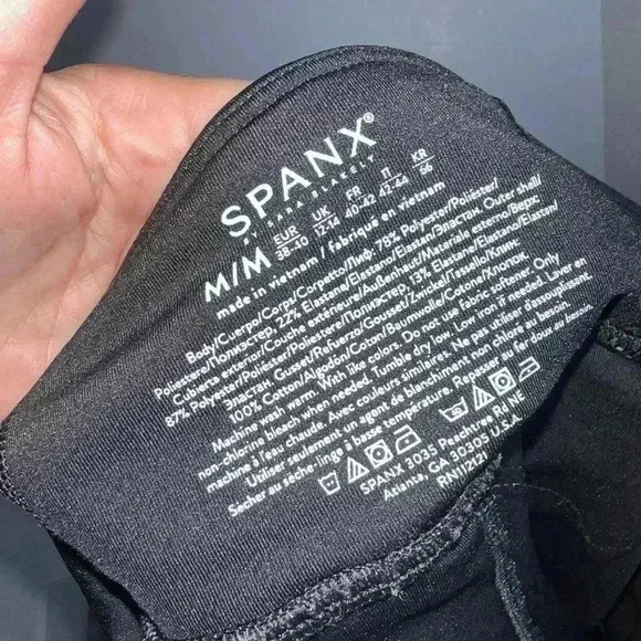 ••SOLD Spanx The Get Moving Short Camo medium - Picture 3 of 8